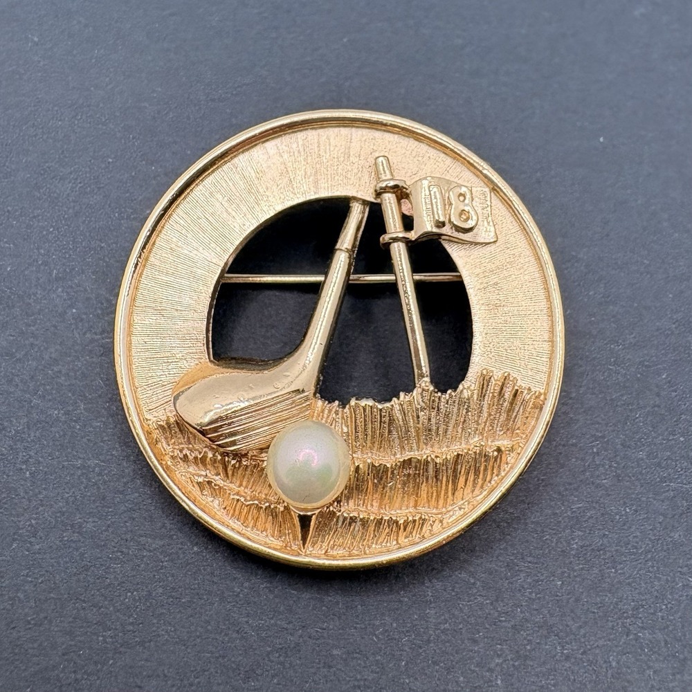 Vintage Crown Trifari‎ Golf Club & Ball 18th Hole Brooch Faux Pearl Gold Tone